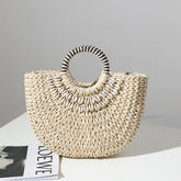 Sac de paille rétro portable en demi-cercle fait à la main en paille pour vacances en bord de mer